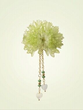 #538 HAND CRAFTED Brooch handmade Real Flower Resin Brooch Green Mum